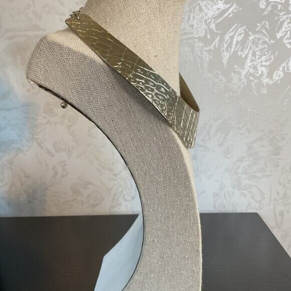 Vintage Gold-Tone Crocodile Pattern Collar Necklace By INC - Picture 2 of 4